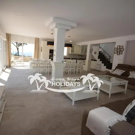 Costa Brava Holidays Yuca, Sea Views, Pool Villa