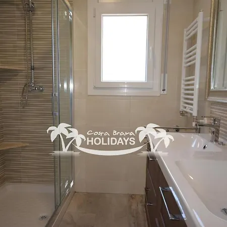 Costa Brava Holidays Yuca, Sea Views, Pool Villa