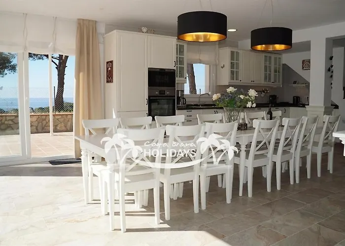 Costa Brava Holidays Yuca, Sea Views, Pool Villa