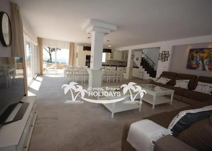 Costa Brava Holidays Yuca, Sea Views, Pool Villa