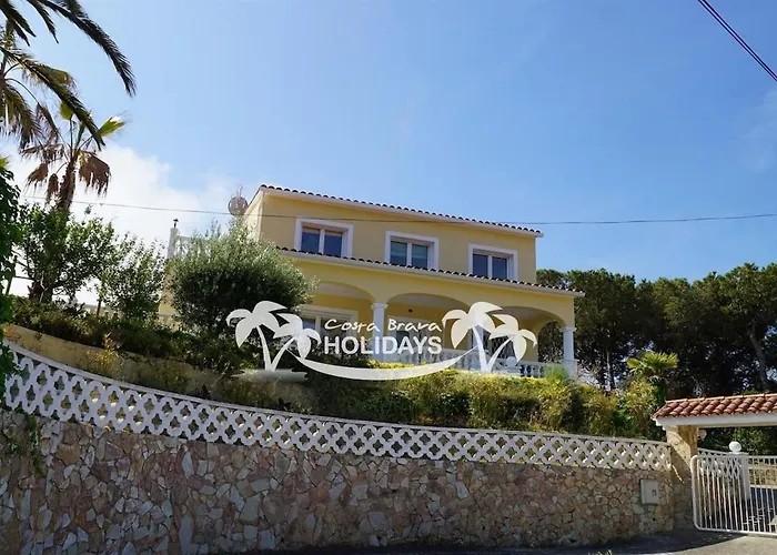 Costa Brava Holidays Yuca, Sea Views, Pool Villa