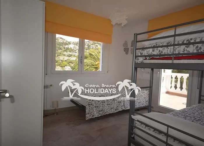 Costa Brava Holidays Yuca, Sea Views, Pool Villa